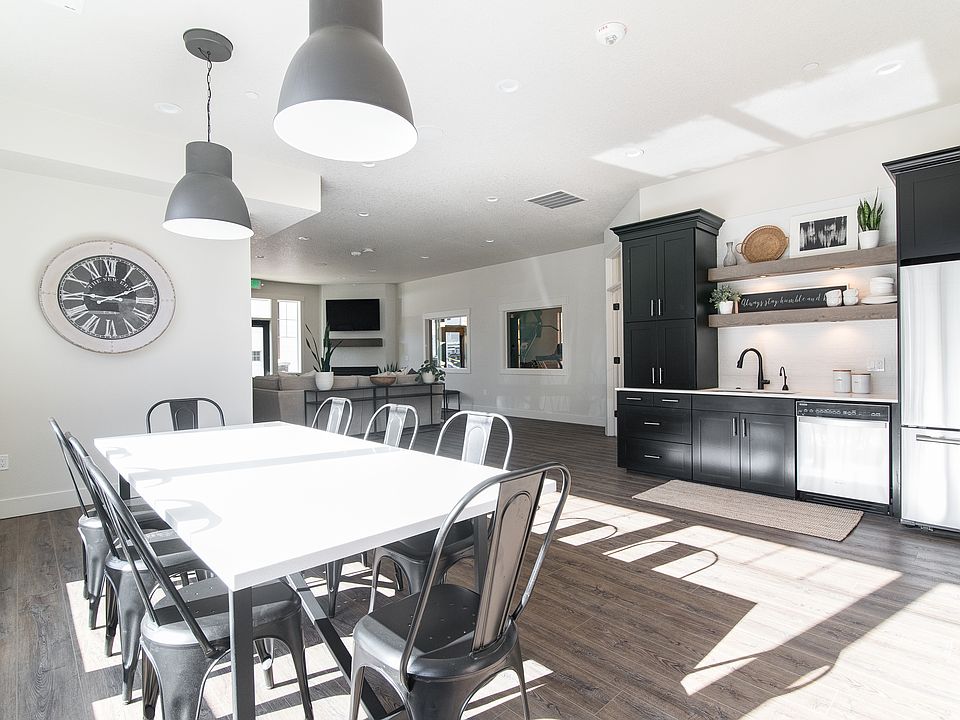 Beautiful Clubhouse Kitchen