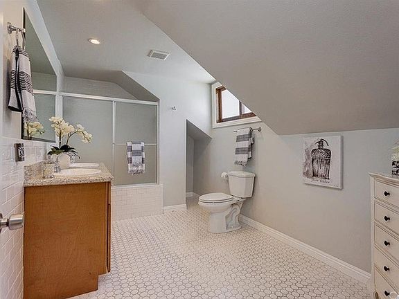 5th image of 1054 Worcester Ave #House