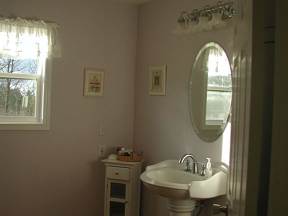 master/main bathroom