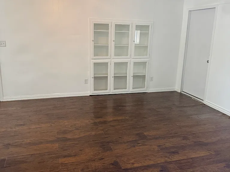 918 Roberts St — Photo 26
