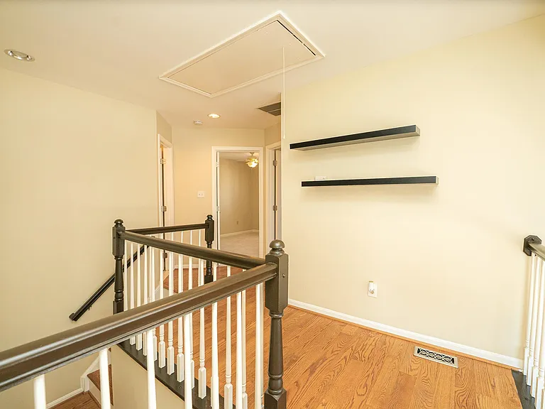 7036 Kings Manor Dr — Photo 18