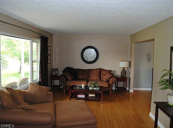 3rd image of 709 Twin Oaks Blvd