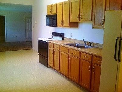 Kitchen *Pictures do not display new flooring*