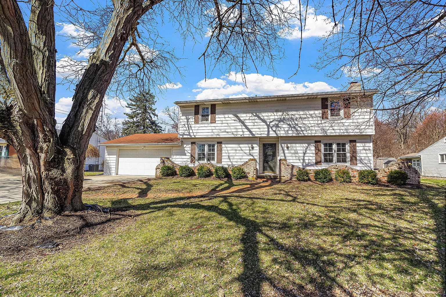 1272 Arbor Ln photo 1