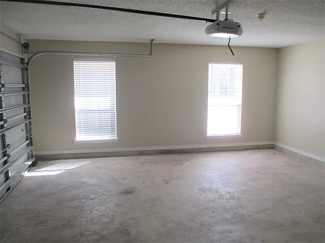 3156 Peppertree Dr — Photo 21