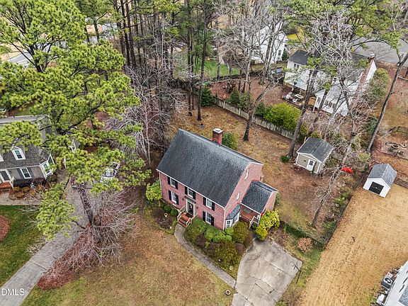 4th image of 8304 N Crestwyck Ct
