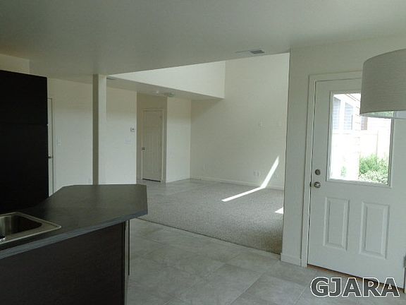4th image of 394 Green River Dr #B