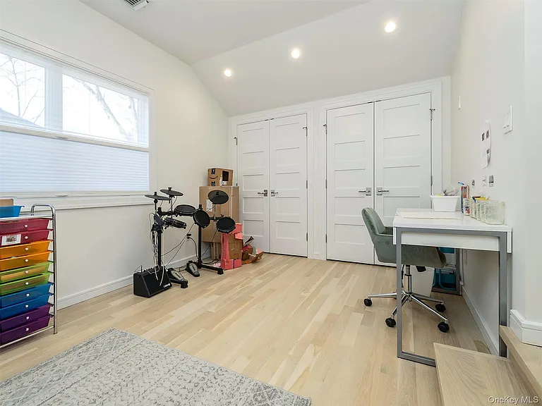 27 Pine St — Photo 32