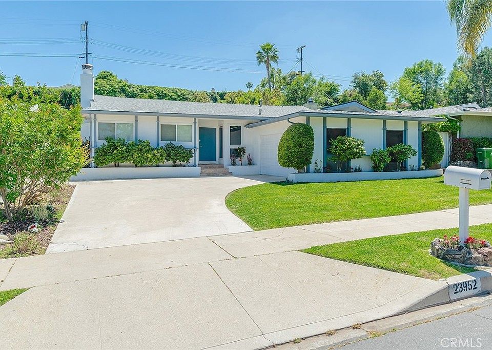 1st image of 23952 Oxnard St