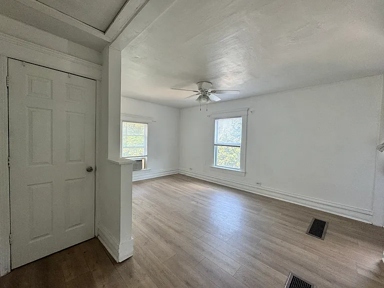 435 1/2 N Pine St #2 — Photo 7