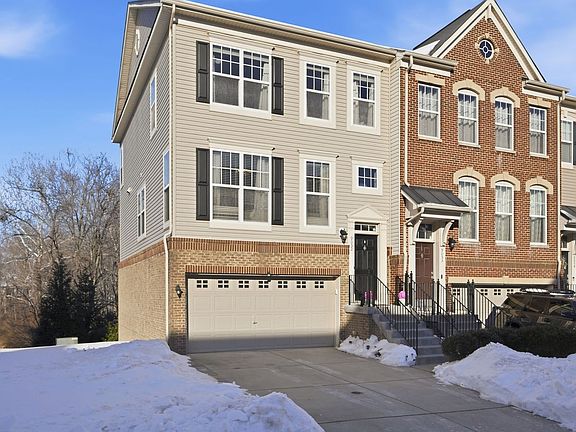 5th image of 9052 Isabel Ln