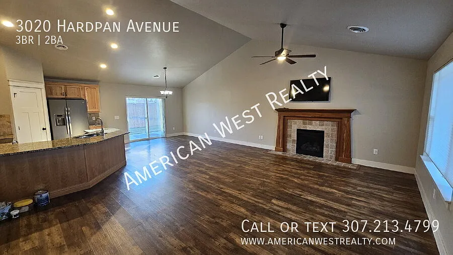 Beautiful 3bed/2bath, single-level — Photo 3