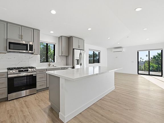4th image of 3817 Highland Dr