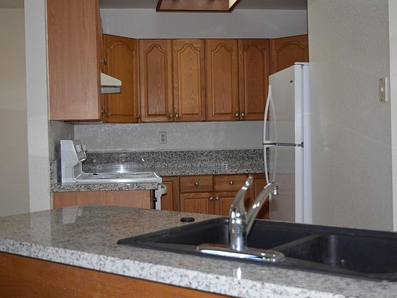3rd image of 210 W Vermont Ave APT 204