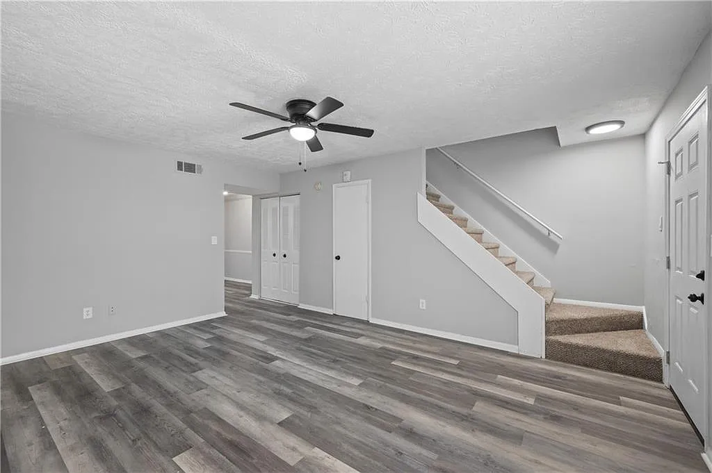 2 bed, 1.5 bath, 1000 sqft, $1,350 — Photo 4