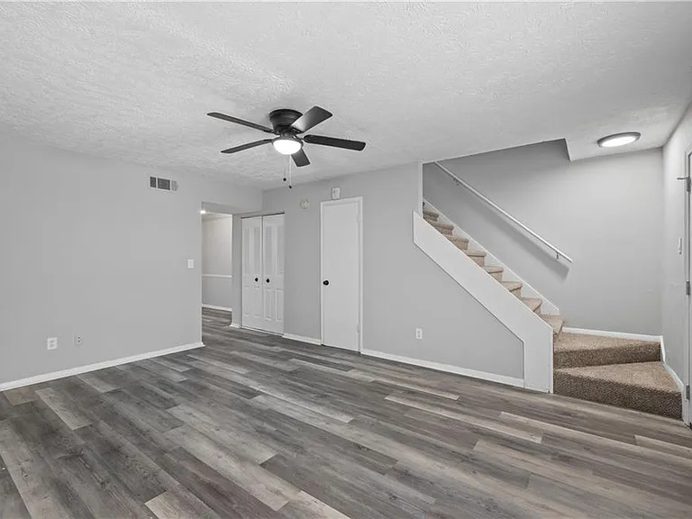 2897 Spruce Cir — Photo 4