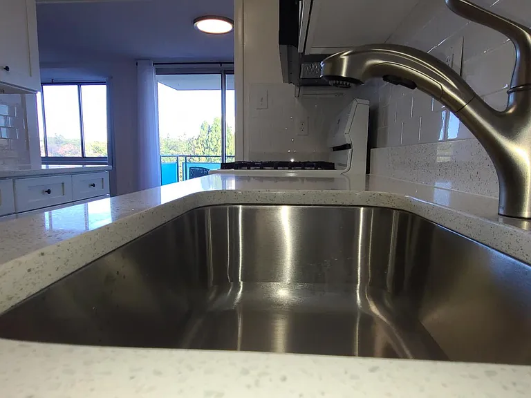 10401 Grosvenor Pl #518 — Photo 7