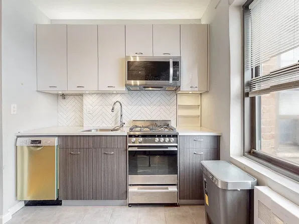 9905 63rd Dr APT 11R, Rego Park, NY 11374