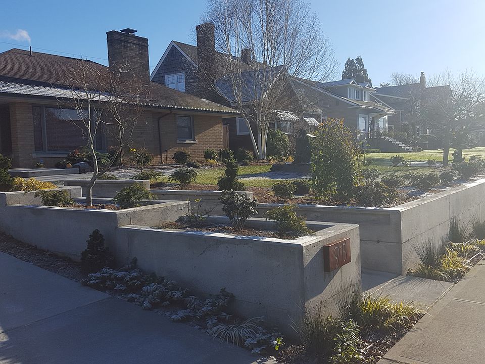 2nd image of 915 Rucker Ave