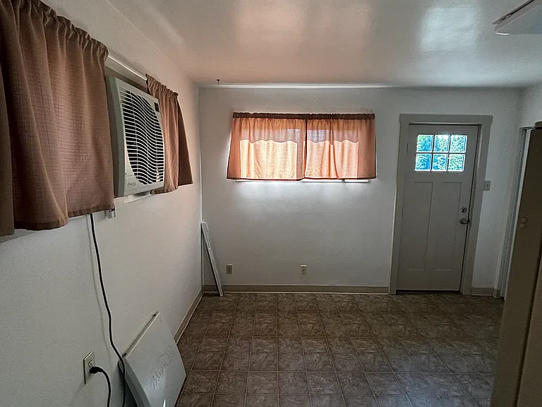 2500 Emilia St — Photo 5