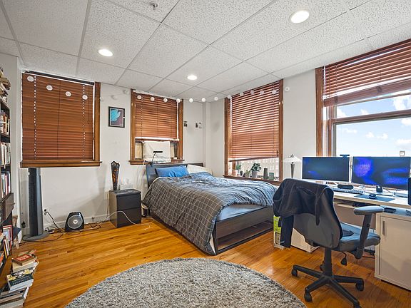 4 Br penthouse bedroom