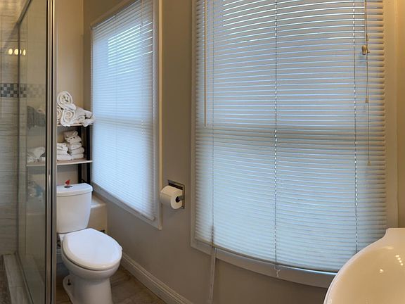 3rd image of 358 22nd St APT 3