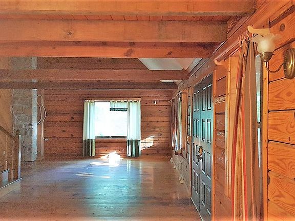 2nd image of 6 Seneca Cir