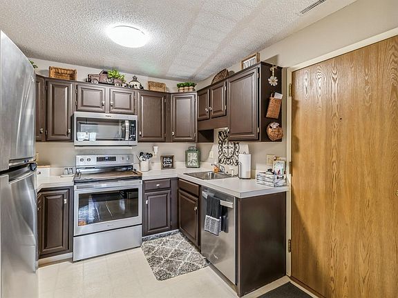 5th image of 709 Broad St APT 26
