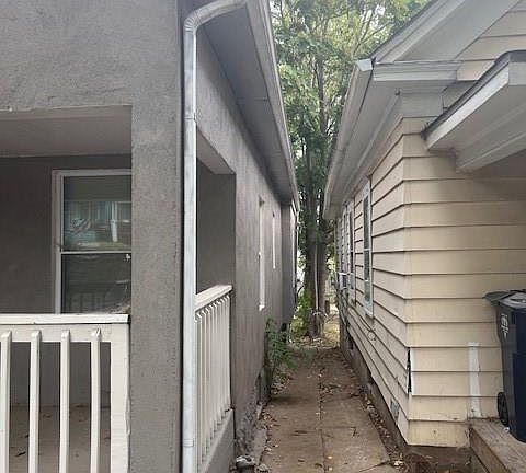 2nd image of 423 Oakley Ave