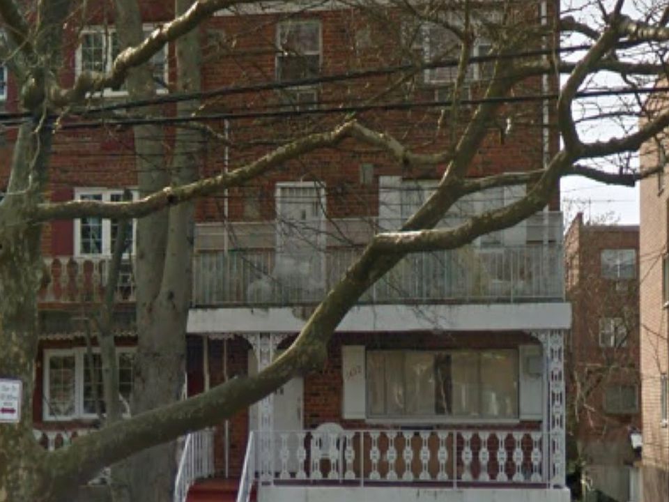 1st image of 1422 E 85th St