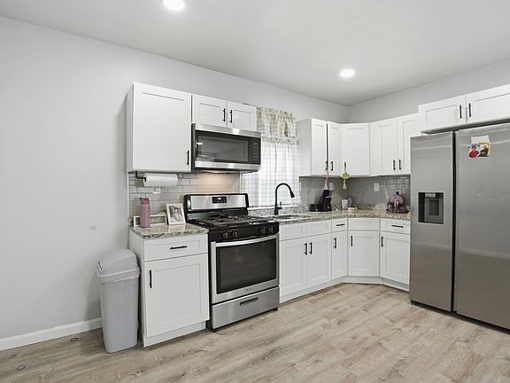 4th image of 28 Warnock St