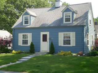 60 Brookwood Rd, Cranston, RI 02910