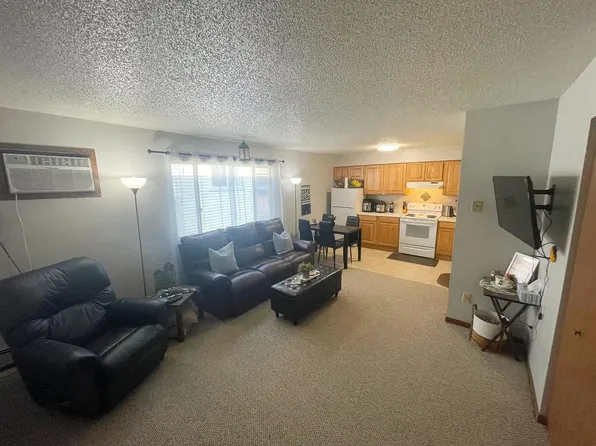 Arena Apartments III