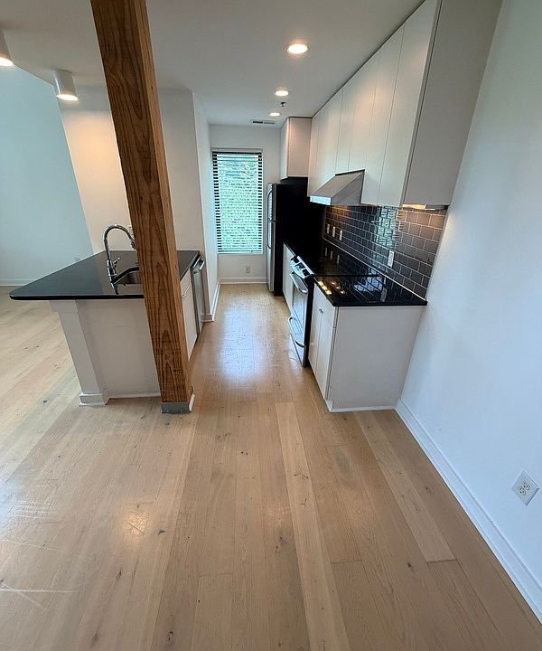 1st image of 418 N 25th St APT 220