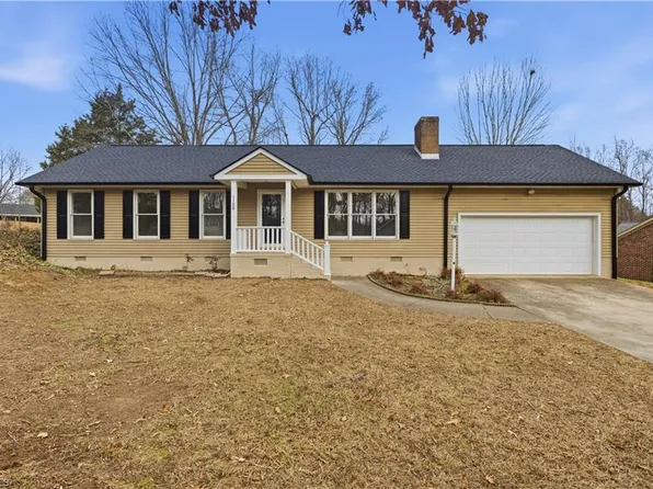 1100 Lashley Park Dr, Gibsonville, NC 27249