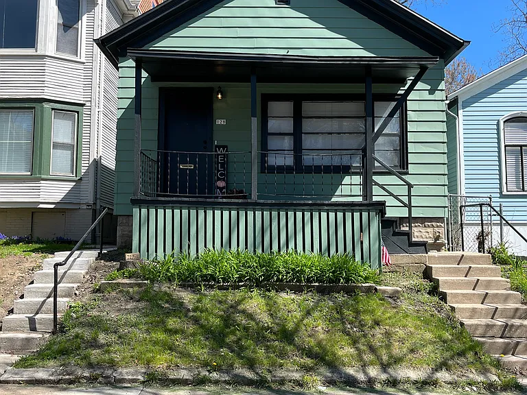 128 E Lloyd St — Photo 4
