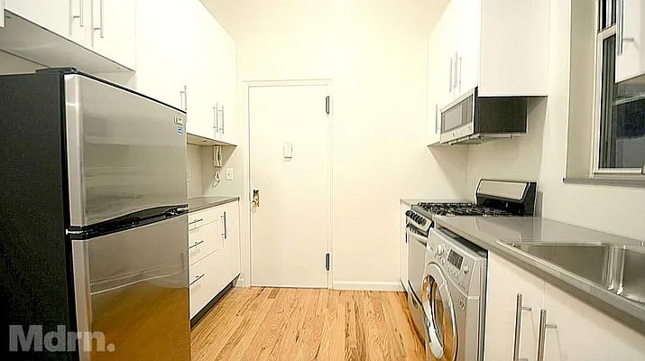 Rented by Mdrn Residential | media 9