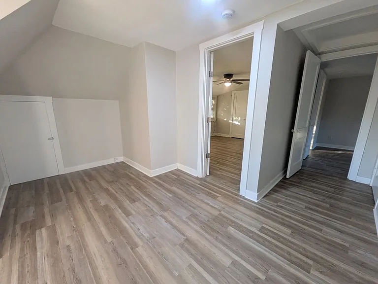 1009 Everett Ave — Photo 7
