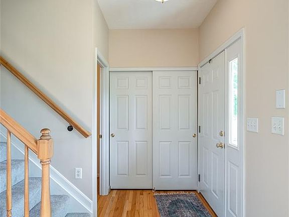5th image of 2454 Hillsdale Dr