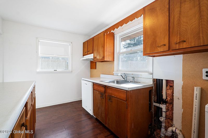 5th image of 18 Knob Hill Road