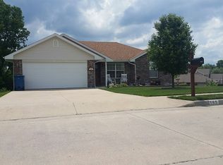 165 Brookstone Dr, Holts Summit, MO 65043