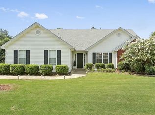 952 Harbins Pass Dr, Dacula, GA