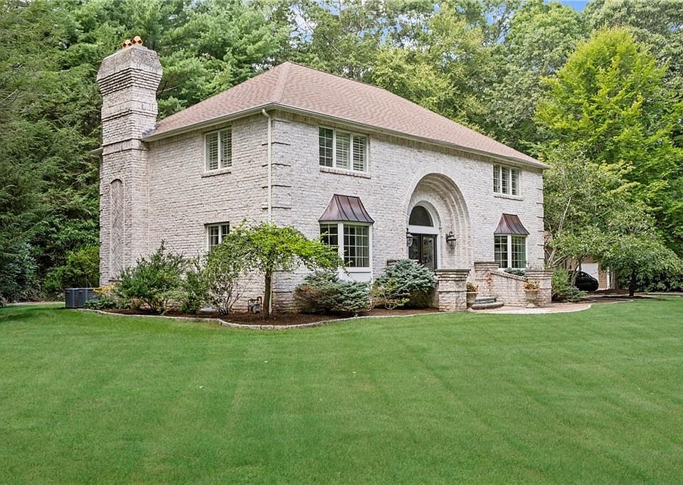 1st image of 135 Woodbridge Dr