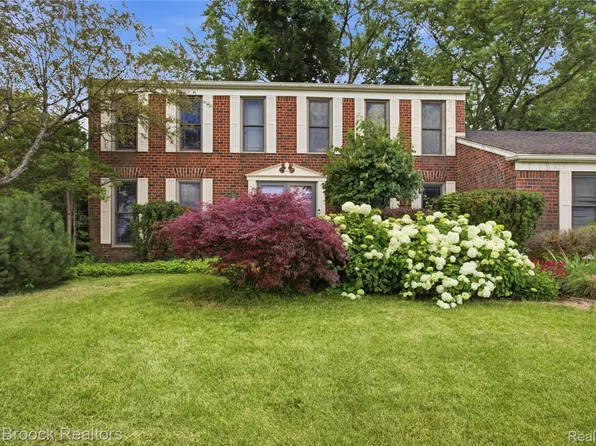 4259 Savoie Trl, West Bloomfield, MI 48323