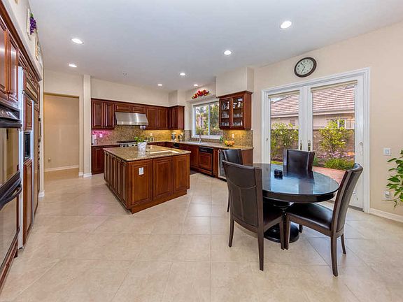 4th image of 2490 Montecito Ave