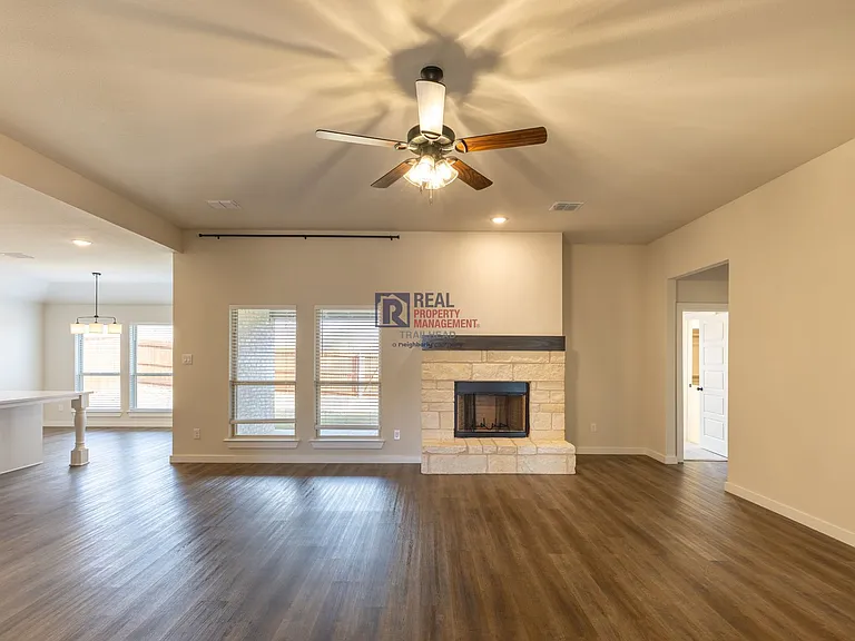 124 Mesa Dr — Photo 5