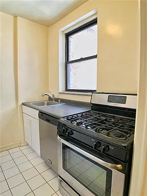 Rented by Century 21 Metropolitan | media 22