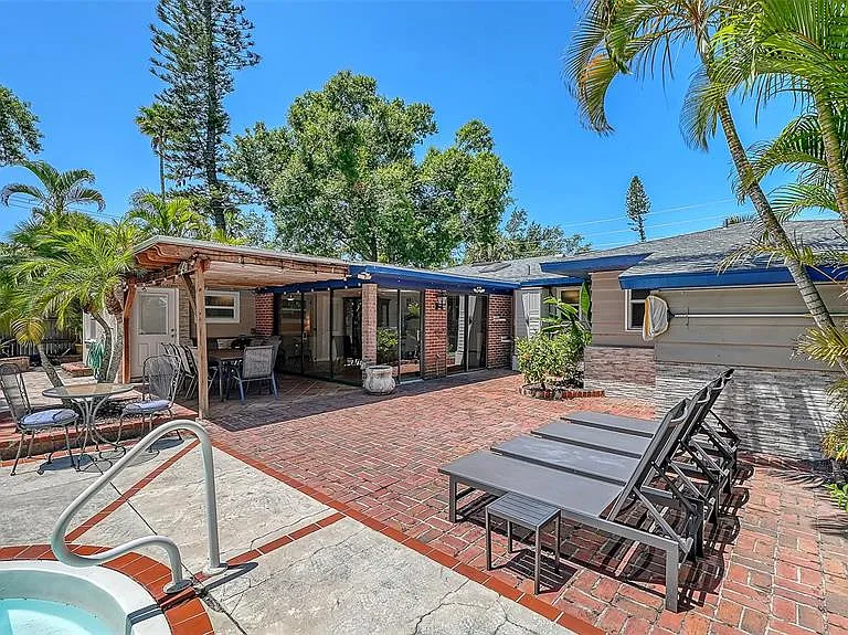 1127 S Osprey Ave — Photo 50