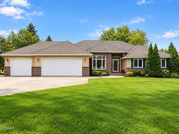 2121 8th St SE, East Grand Forks, MN 56721