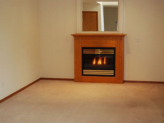 4th image of 2706 SW Capital Dr